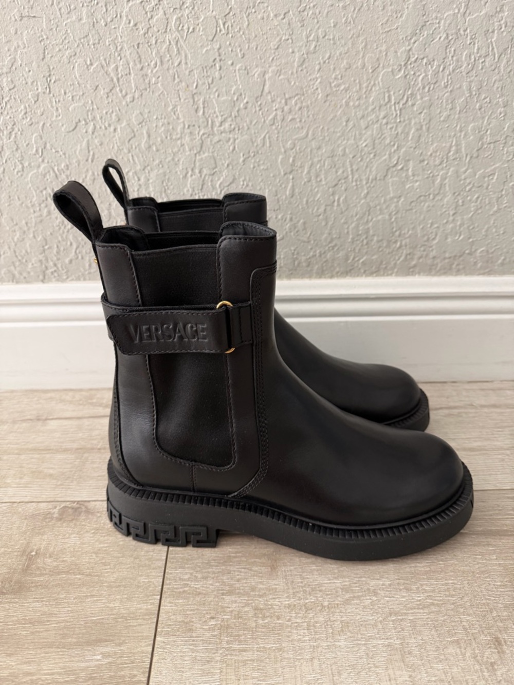 Men 43 new authentic Versace Black Leather Chelsea ankle Boots